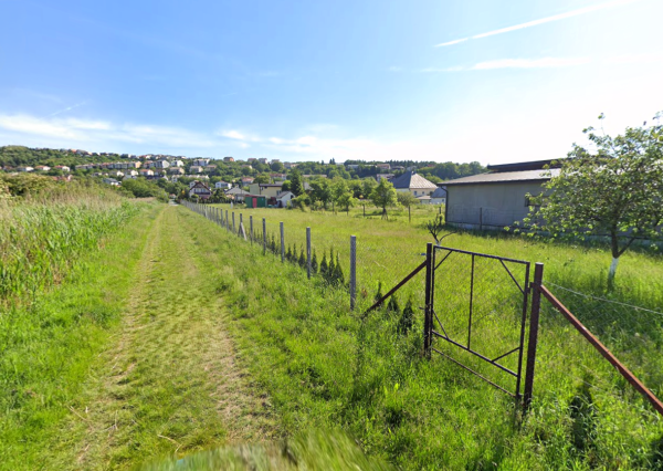 Na predaj slnečný pozemok - 1 000 m² vo Vranove nad Topľou – skvelá lokalita neďaleko obchodného centra