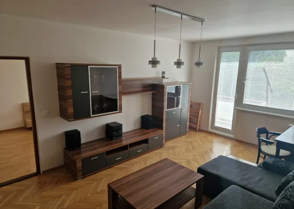 V centre mesta ponúkam 2-izbový byt na prenájom