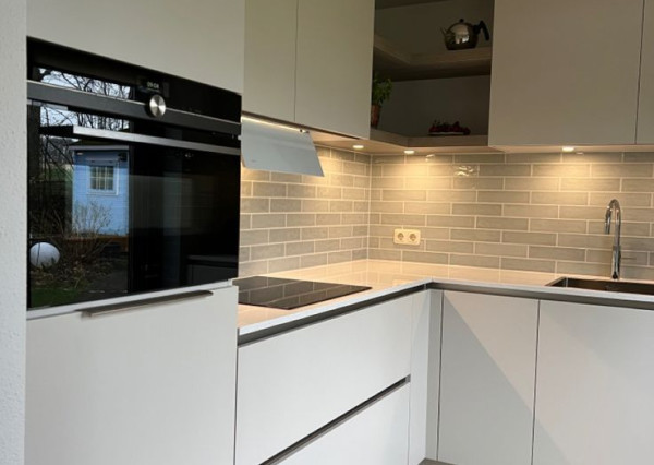 Na predaj svetlý 3-izbový byt v tichej a vyhľadávanej lokalite na začiatku Petržalky