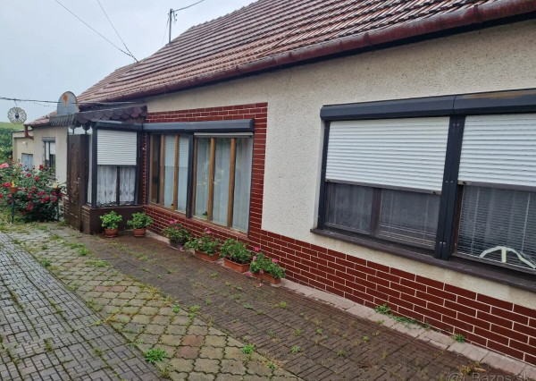 Na predaj 3,5 izbový rodinný dom Veľké Zálužie.