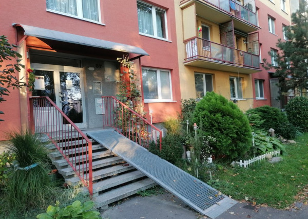 INVESTIČNÁ PRÍLEŽITOSŤ: Ponúkame na predaj priestranný 2-izbový byt - Petržalka - Dvory