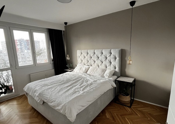 Na prenájom kompletne zariadený 3-izbový byt s lodžiou a balkónom v m.časti Ružinov