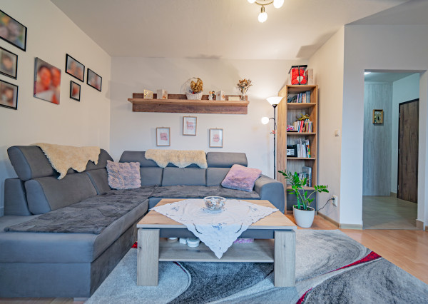 SKVELÁ PRÍLEŽITOSŤ! Na predaj krásny 3i byt so záhradkou.