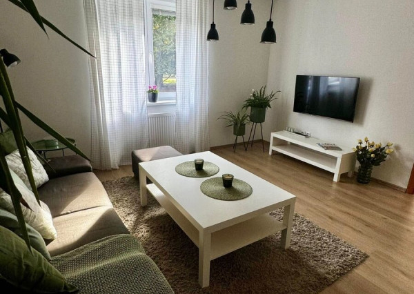 Na prenájom 2-izbovy krásny byt s rezidenčným parkovaním