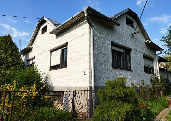 Na predaj rodinný dom s rozsiahlym pozemkom - 6 050 m² v obci Nižný Hrušov.