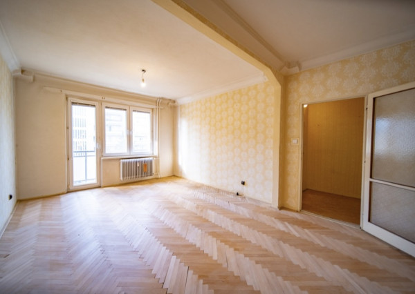 PREDAJ 3i byt s veľkým potenciálom + balkón + pivnica - Ružinov