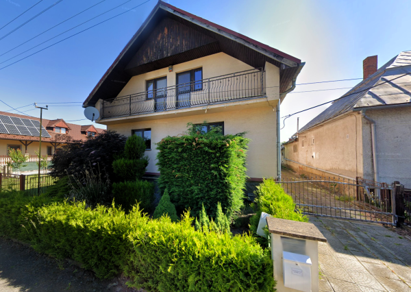 Na predaj rodinný dom s veľkým pozemkom  2447 m²  bazénom v obci Sečovská Polianka