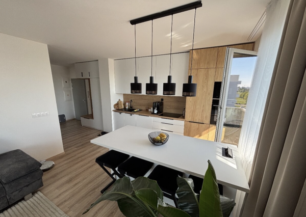 Praktický 3izbový moderný byt s balkónom a s parkovacím miestom - Ružinov, Ivánska cesta