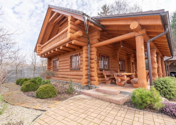 Luxusná zrubová chata s druhou murovanou stavbou – Posádka, Dvorníky (626 m²)