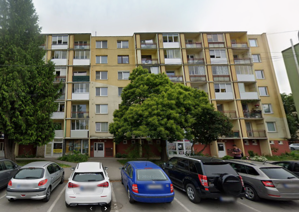 Na dlhodobý prenájom 1-izbový byt o rozlohe - 38 m²v centre mesta, na ulici Duklianskych hrdinov vo Vranove nad Topľou.