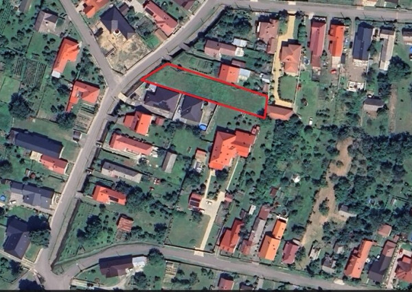 Predaj: Slnečný Stavebný Pozemok s Všetkými IS a Projektom v Centre Vinného!