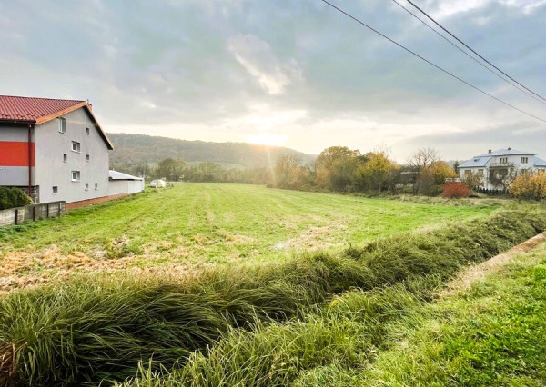 Na predaj pozemok o rozlohe - 4 070 m² vhodný na výstavbu rodinného domu alebo viacerých domov v zastavanej časti obce Slovenská Volová.