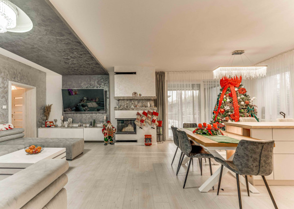 Luxusný rodinný dom s bazénom a veľkým pozemkom – ZĽAVA!!!