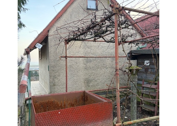 Murovaná chata vo vinohradoch v Štitároch na predaj