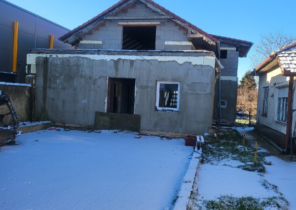 Rodinný dom na predaj v obci Veľký Cetín, rozostavaný, 75tis