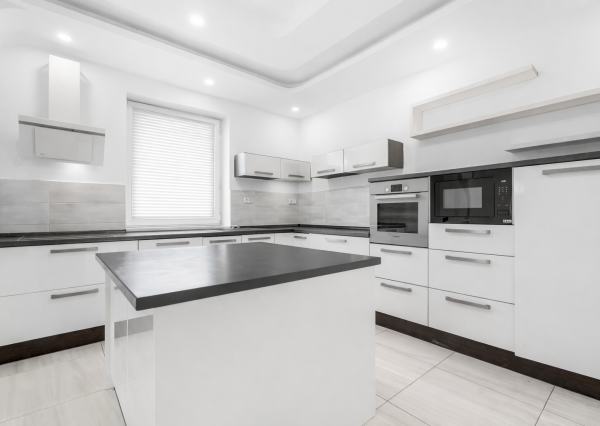 Rodinný dom s potenciálom 2 bytových jednotiek v pokojnej časti.