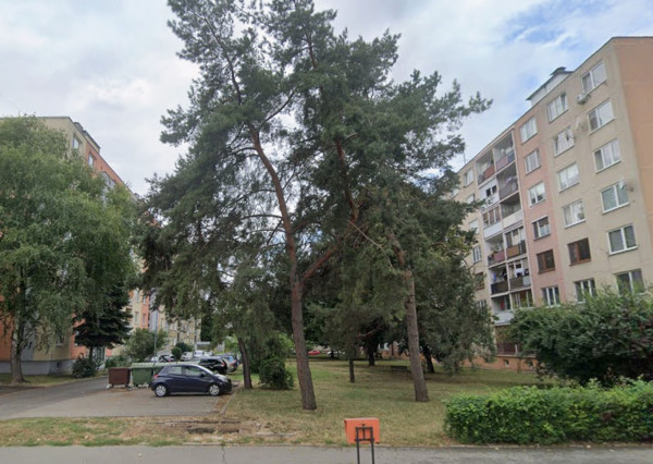 Prenájom: Priestranný 3-izbový Byt so Šatníkom a Balkónom v Blízkosti Centra!