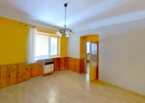 Rodinný dom s výnimočným pozemkom – Levice, priestor+pokoj