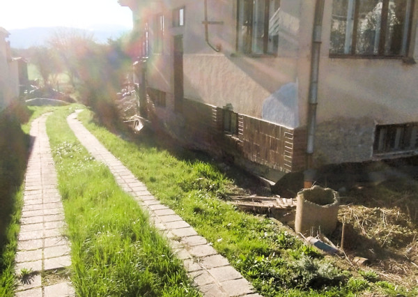 Na predaj rodinný dom s pozemkom o rozlohe - 2 000 m² v obci Nižný Hrušov.