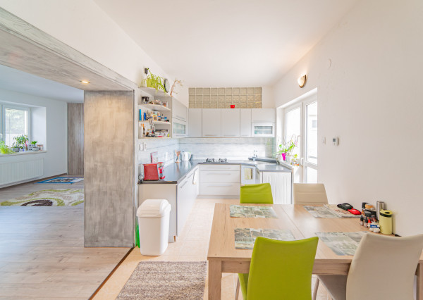 3D Obhliadka!! Veľký RD s bazénom priamo v Nových Zámkoch