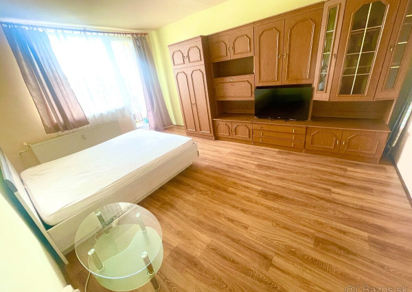 Prenajmem 2-izbový zariadený byt s lodžiou – Sídlisko Duklianskych hrdinov, Prešov