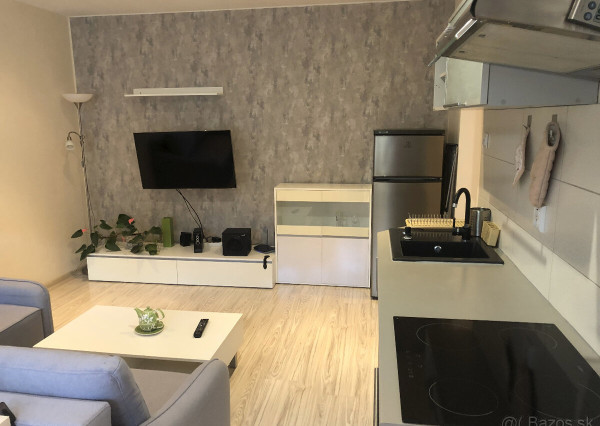 PRENÁJOM 1,5i byt po kompletnej rekonštr.–Košice Sever/Hroncova ulica