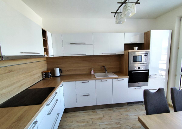 Prenajmeme luxusný 4-izbový byt na prenájom – Zapotôčky