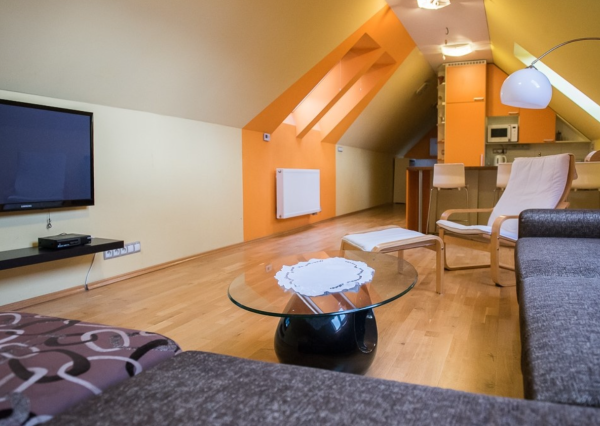 Prenájom podkrovný 2-izbový byt na Letnej ulici v SNV