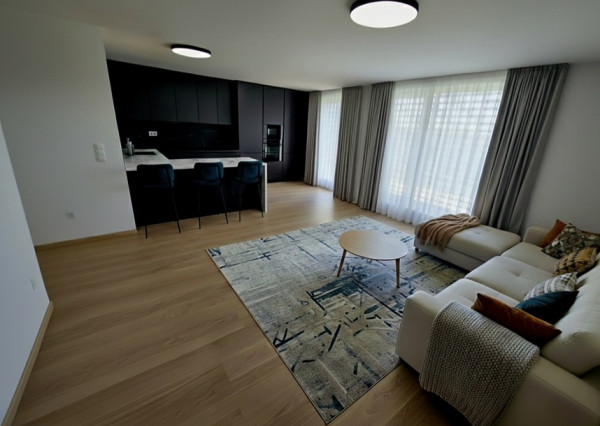 PREDAJ ELEGANTNÝ 2-IZBOVÝ BYT S BALKÓNOM A PARKOVANÍM V RAČI