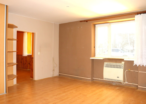 Rodinný dom na predaj – Levice, priestor+pokoj+pozemok 632m2