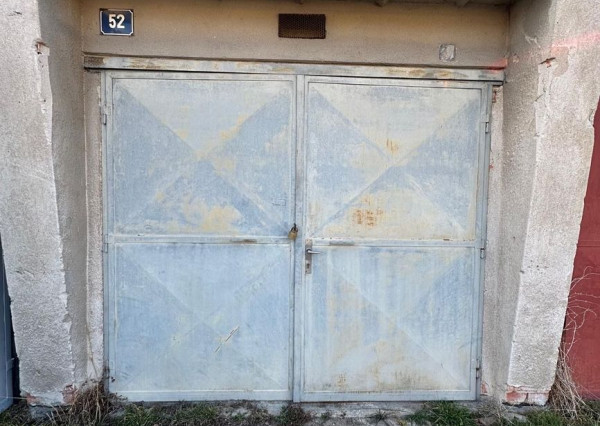 Murovaná Garáž na predaj pod Cintorínom-Trenčín