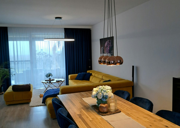 Moderný rodinný dom s bazénom a veľkým pozemkom blízko BA