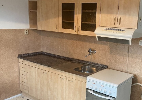 PREDAJ: Vynikajúca Investičná Príležitosť - 3 izbový byt - pôvodný stav - Dúbravka