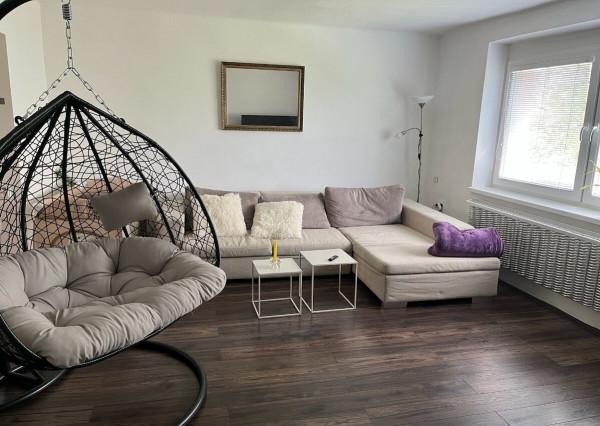 TOP LOKALITA - Priestranný 2-izbový byt na prenájom