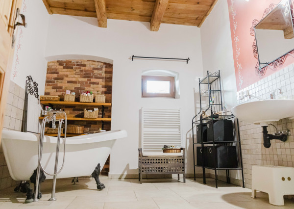 Nezabudnuteľná rodinná vila na samote 1,5ha areál pod horou