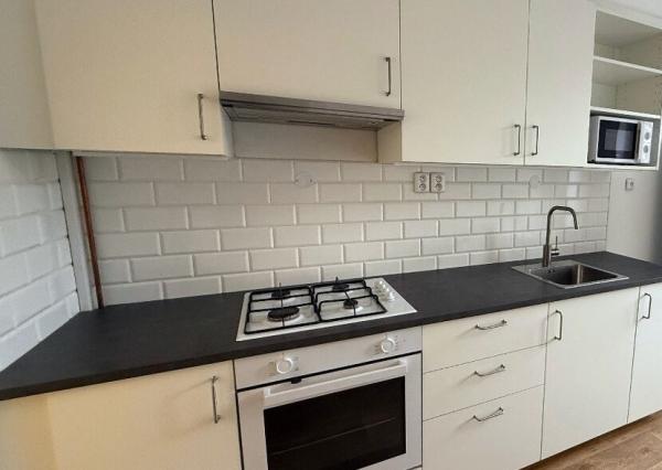 PREDAJ: 2 izbový byt po obnove v pokojnej časti Ružinova