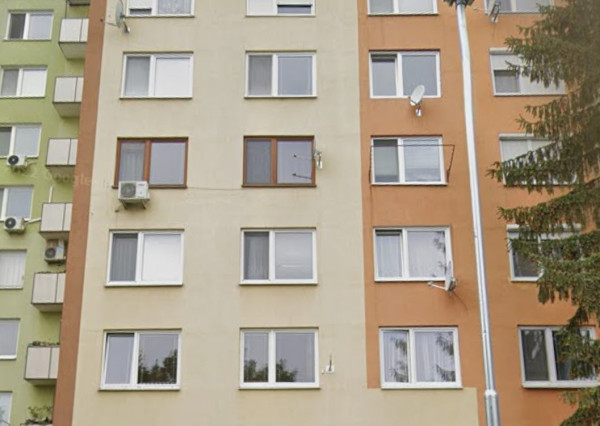 Pekný úsporný 2 izbový byt na predaj v centre Nových Zámkov