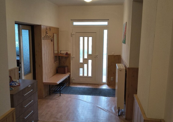 Rodinný dom s veľkým pozemkom pri Podhájskej