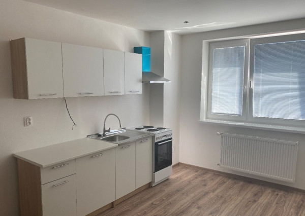 R E Z E R V O V A N É !!!   Zariadený, zrekonštruovaný 2-izbový byt s parkovacím miesto