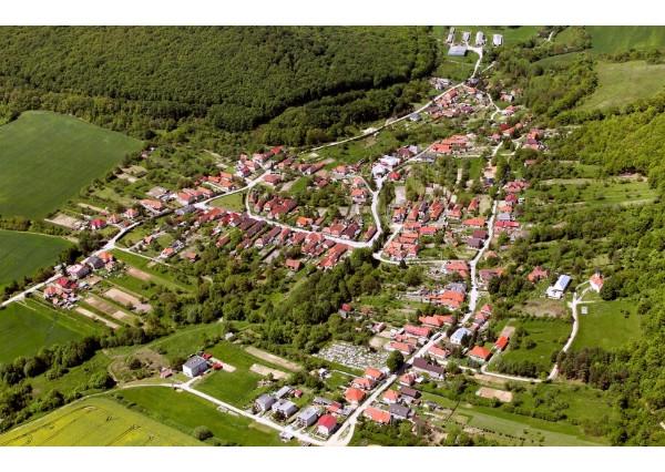 Predám stavebný pozemok 450 m² – Kostoľany pod Tribečom