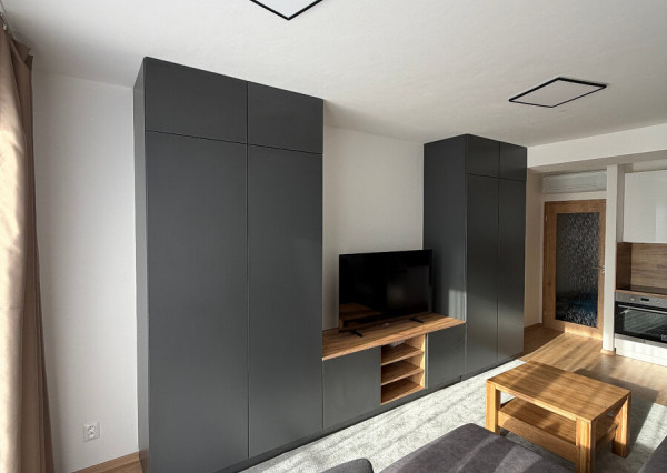 Na  prenájom   1-izbový byt v novostavbe v centre mesta