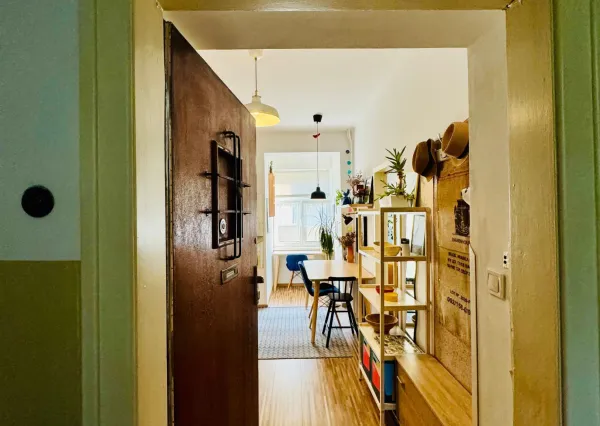 Staromestský 2 izbový zariadený byt v historickej lokalite Blumentál / Staré Mesto