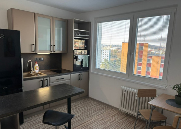 Na prenájom: 1-izbový byt s balkónom, 33 m², Chrenova – Nitra