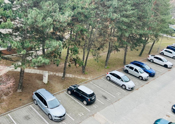 PREDAJ: Vonkajšie parkovacie státie - za rampou - Ružinov