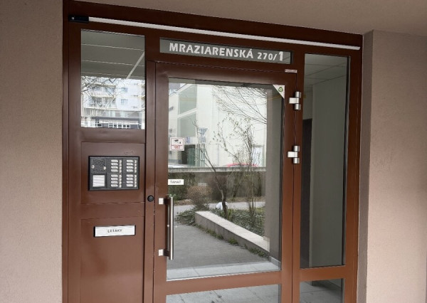 Prenájom priestranneho 4-izbivého bytu v lokalite Ružinov