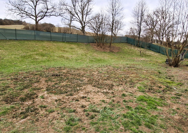 Na predaj pozemok - 615 m² v obci Prosačov – ideálny na rekreáciu alebo záhradkárčenie.