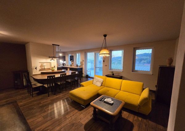 Exkluzívne na predaj: Priestranný moderný dom pod lesom