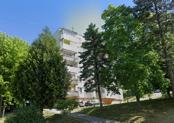 Ponuka na predaj 3 - izbového bytu o  výmere 67 m² na sídlisku 1.mája vo Vranove nad Topľou.