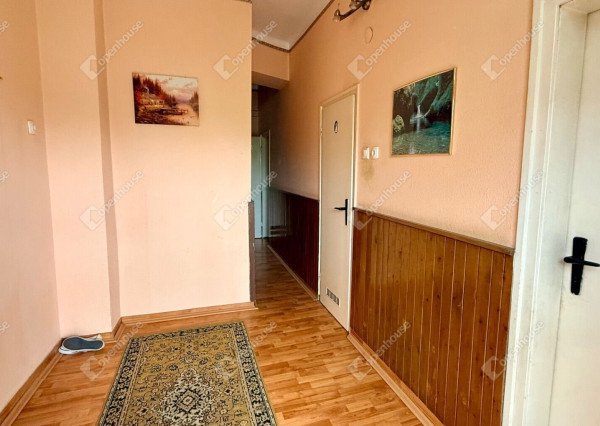 Pokojné bývanie s potenciálom: dom s vinohradom a záhradou