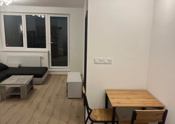 Ponúkam na prenájom 2-izbový byt pri jazere – novostavba